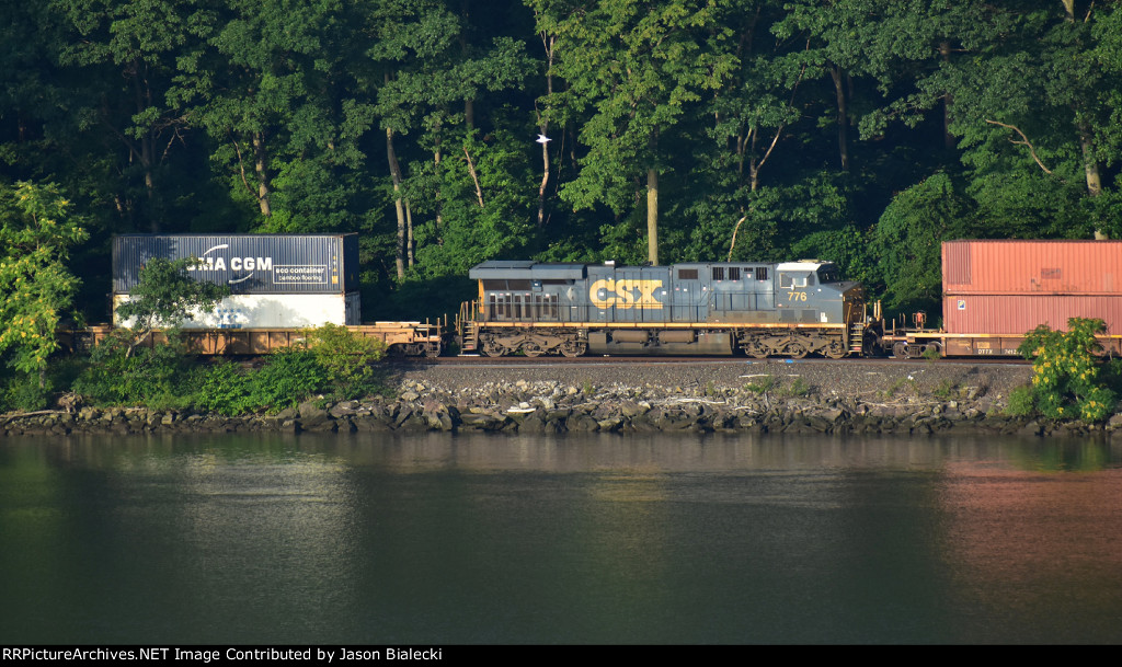 CSX 776 from Little Stony Point